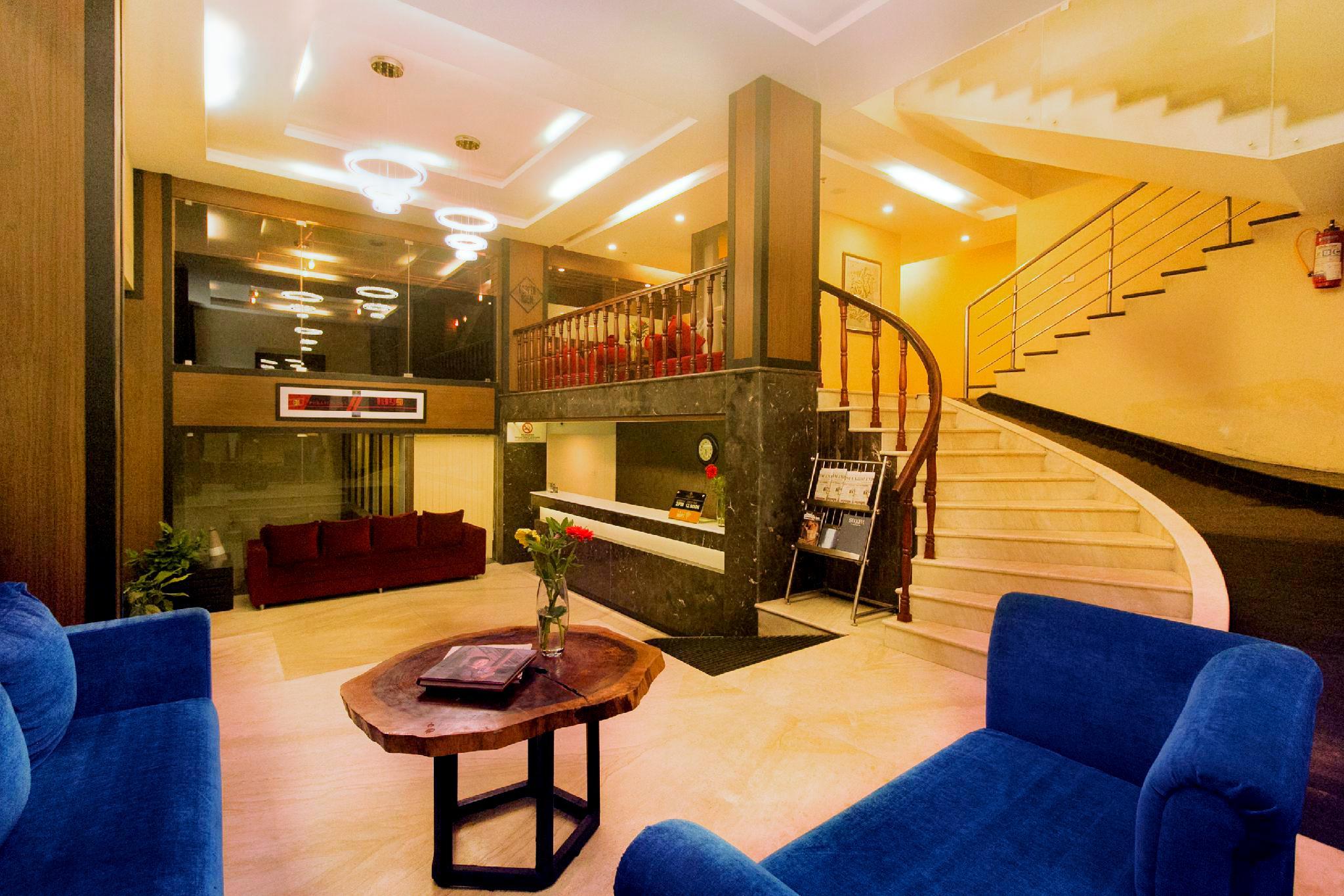 Lounge & Outside Image 16